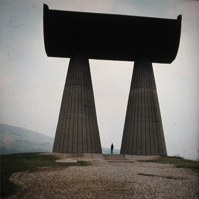 10.Monumento alla rivoluzione, KOSOVSKA MITROVICA