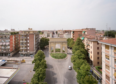 Lungo la via Emilia. Fotografia di Alessandra Chemollo fatte per la schedatura DARC - Emilia Romagna, Modena, Reggio, Parma, Piacenza