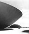 Niemeyer. Posati al suolo