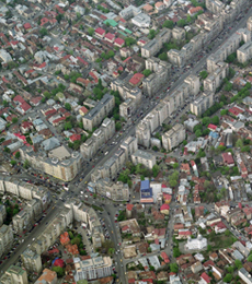 Coexistence of two shapes of growth of the city within the consolidated city [Bing Maps]