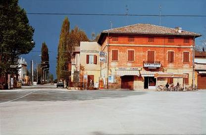 Luigi Ghirri, Via Emilia presso Modena, 1984 ca. Luigi Ghirri, Via Emilia presso Modena, 1984 ca.
