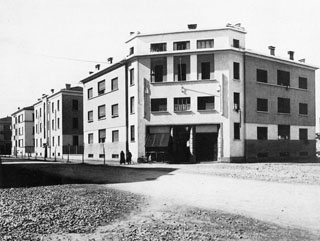 case popolari, aggruppamento in via Montegrappa (inizio realizzazione 1933)